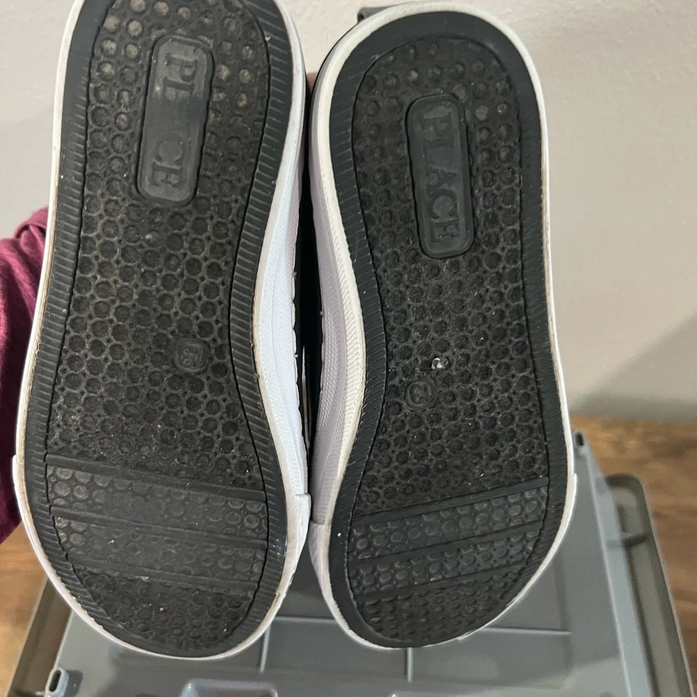 The children’s place Kids Black High-Top‎ Sneakers size 13